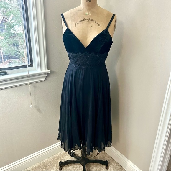 BCBG Paris Dresses & Skirts - BCBG Women’s Midi Velvet Chiffon Beaded Black Tie Holiday Formal Dresses Sz 4